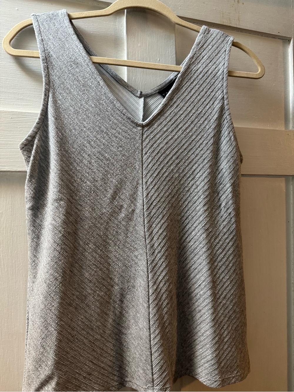 Tahari Gray Textured V-Neck Tank Top